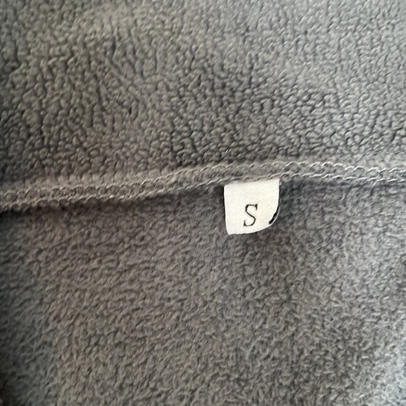 Amazon Women's Dark Grey Fleece Pullover 1/4 Zip Sweatshirt Small -Can Fit Large - Picture 10 of 10